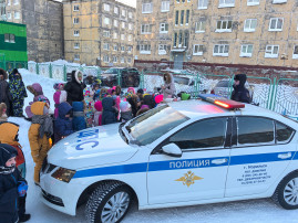 Инспектор ГИБДД в гостях у «Умки». Инспектор ГИБДД в гостях у «Умки».