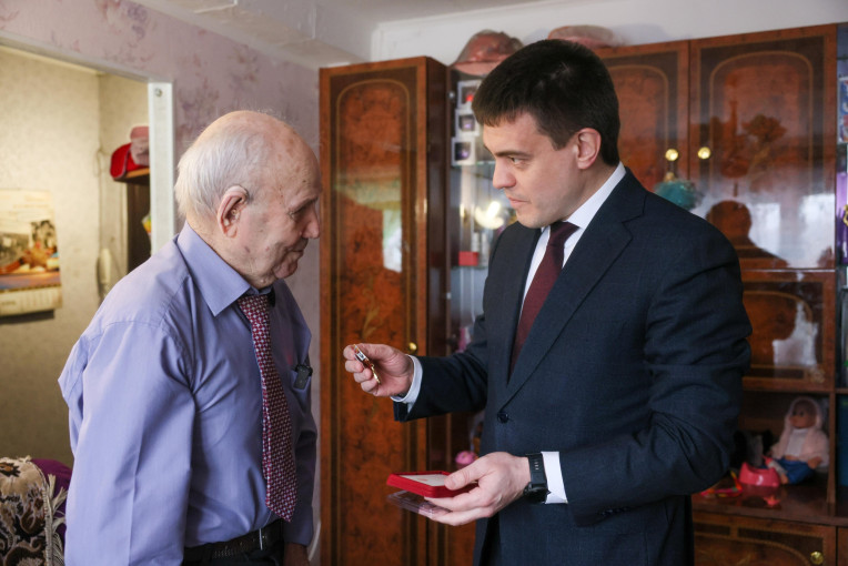 «Он штурмовал Берлин!» «Он штурмовал Берлин!».